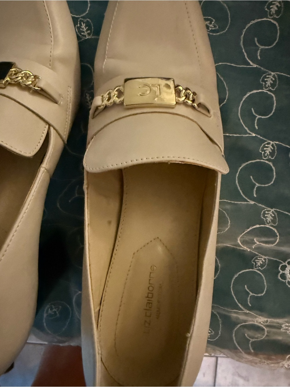 Liz Claiborne beige heals size 8.5 - Picture 4 of 9